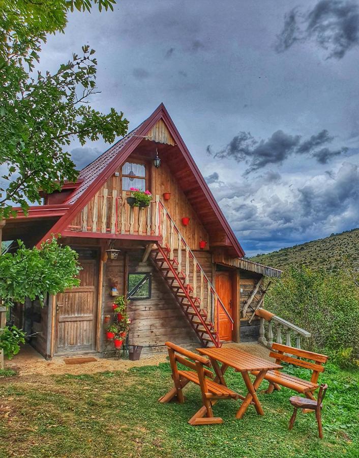 Log Cabin Uvac Nova Varos Exterior photo