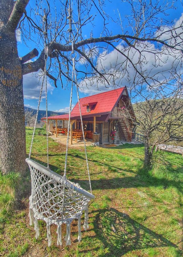 Log Cabin Uvac Nova Varos Exterior photo