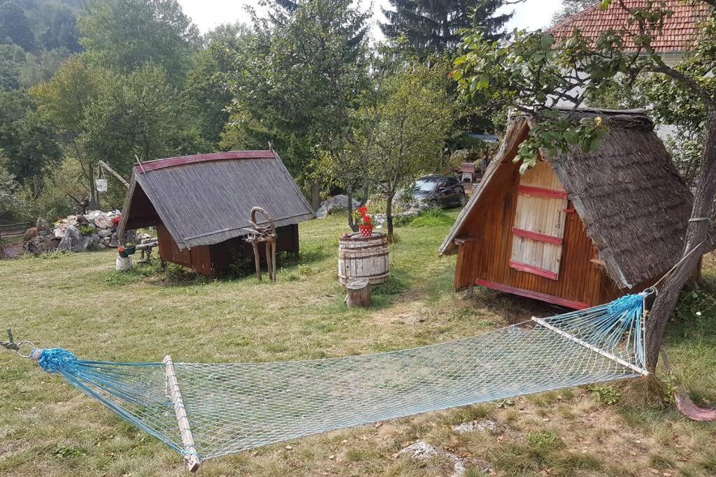 Log Cabin Uvac Nova Varos Exterior photo