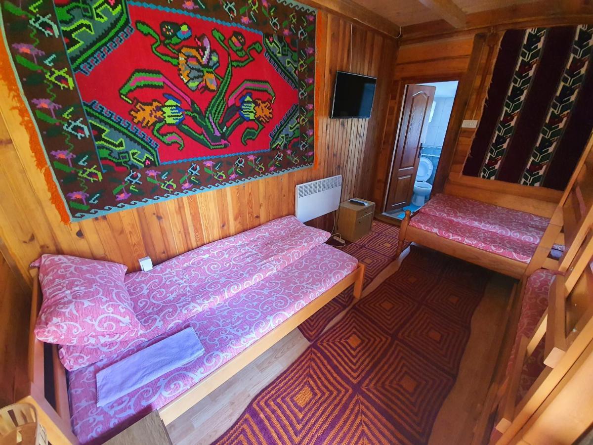 Log Cabin Uvac Nova Varos Exterior photo