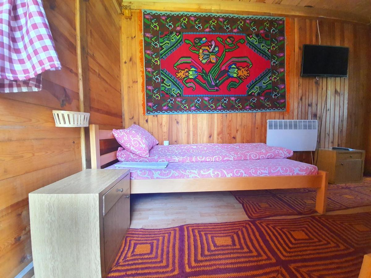 Log Cabin Uvac Nova Varos Exterior photo
