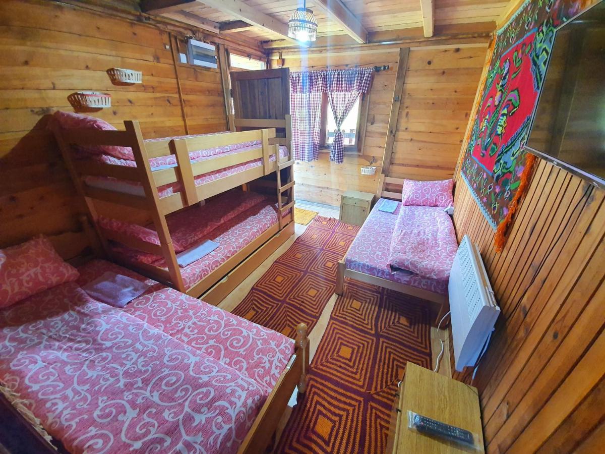 Log Cabin Uvac Nova Varos Exterior photo