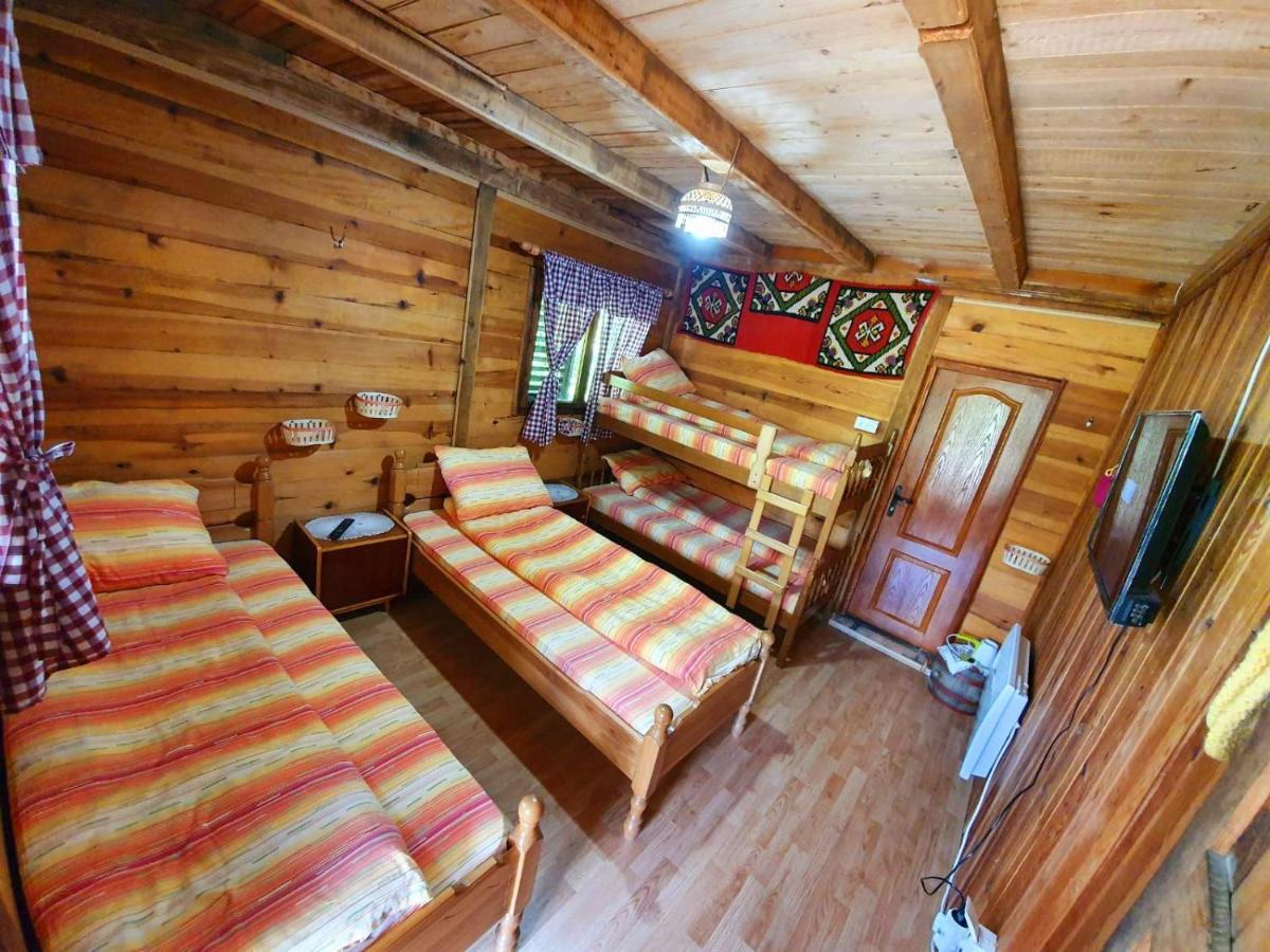 Log Cabin Uvac Nova Varos Exterior photo
