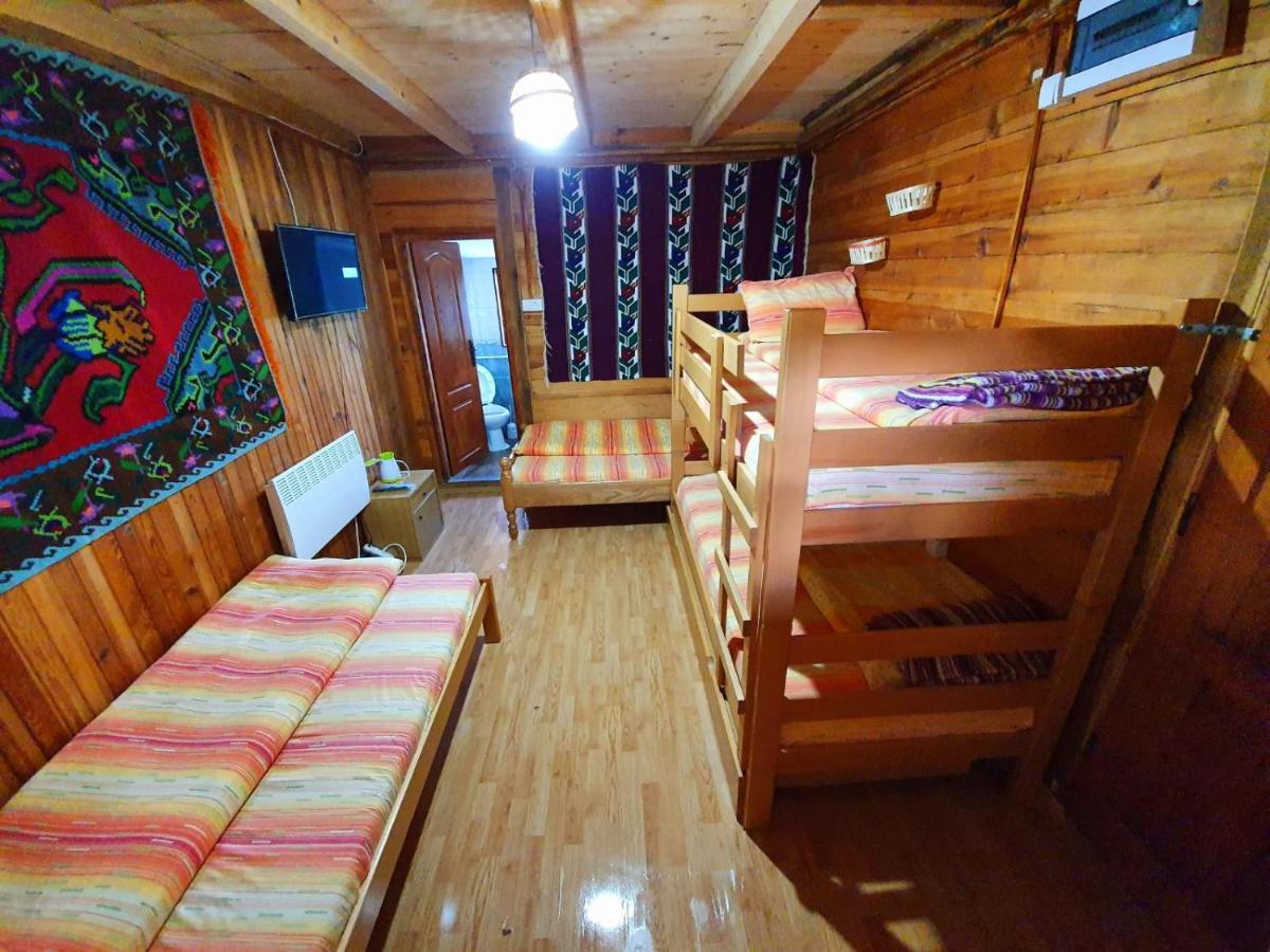 Log Cabin Uvac Nova Varos Exterior photo