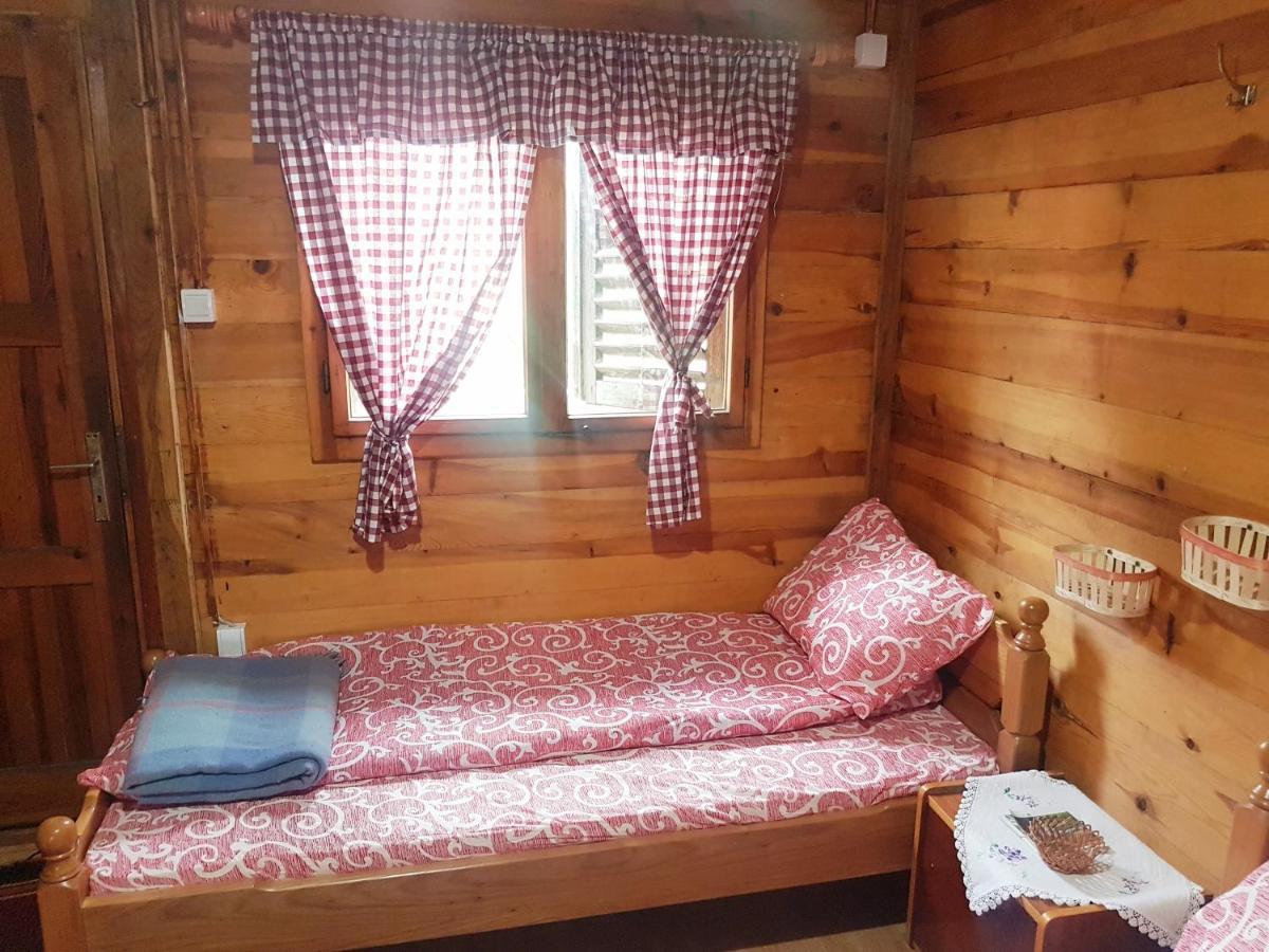 Log Cabin Uvac Nova Varos Exterior photo