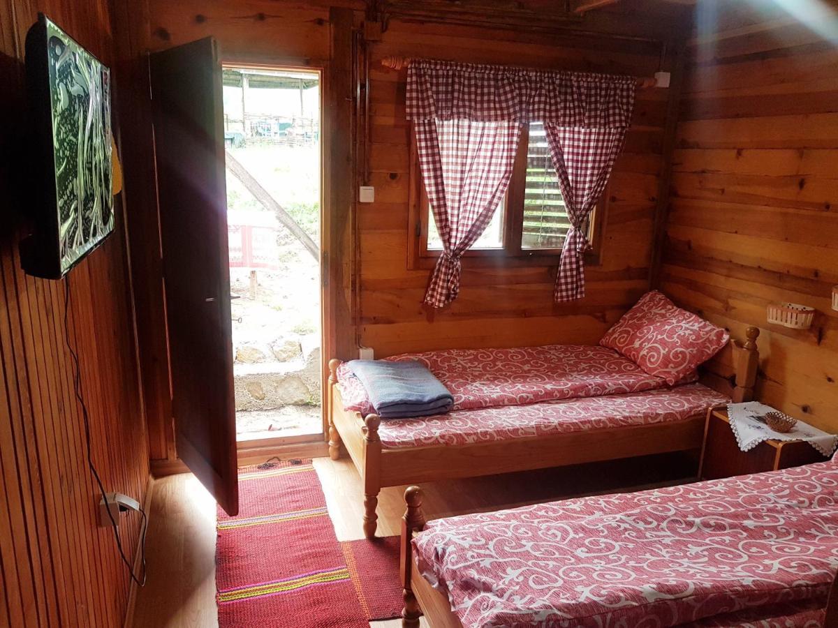 Log Cabin Uvac Nova Varos Exterior photo