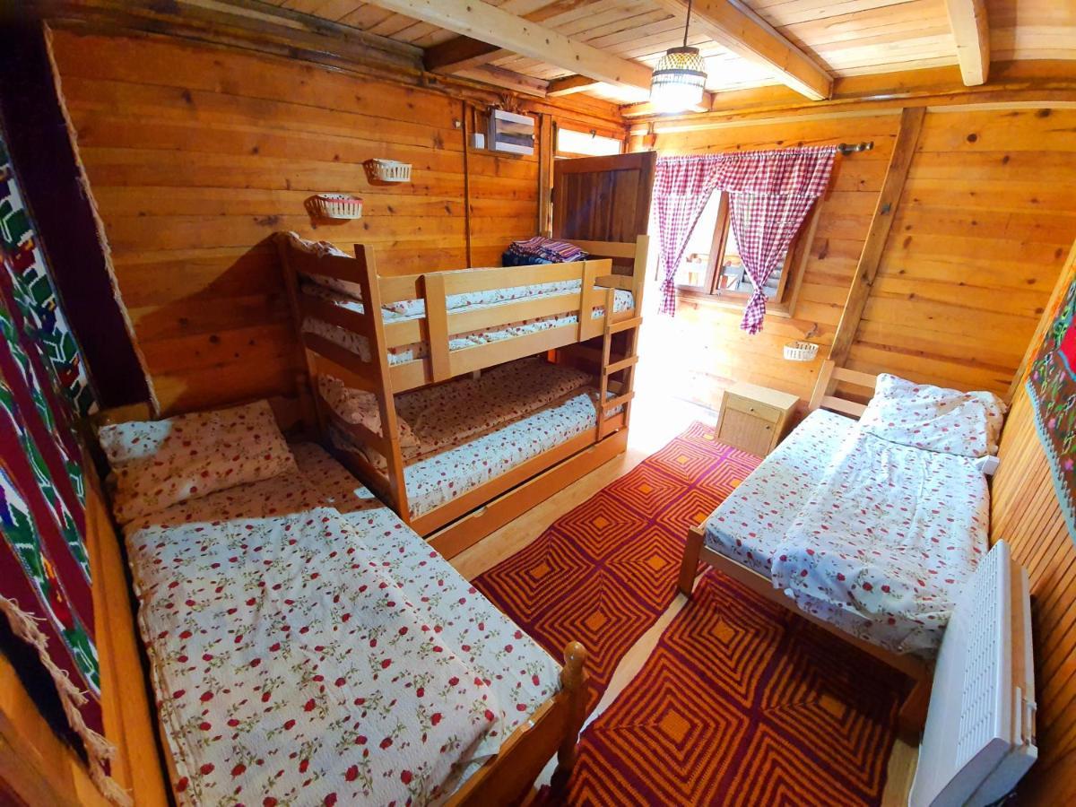 Log Cabin Uvac Nova Varos Exterior photo