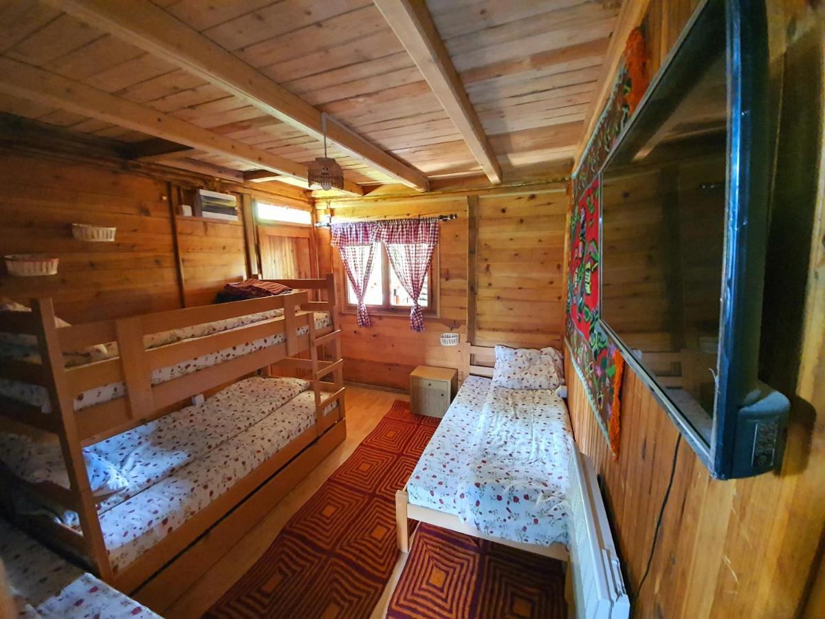 Log Cabin Uvac Nova Varos Exterior photo