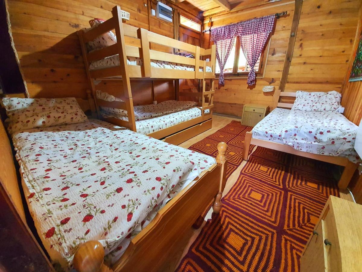 Log Cabin Uvac Nova Varos Exterior photo